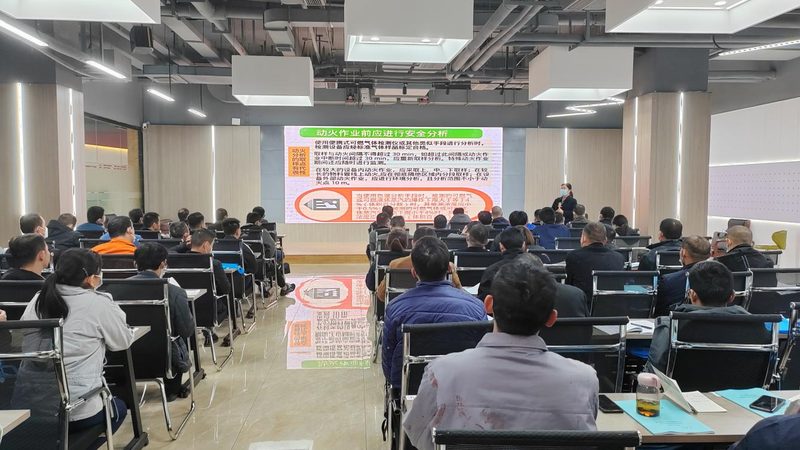 小标题：瑜伽教练培训，行业背景解读
