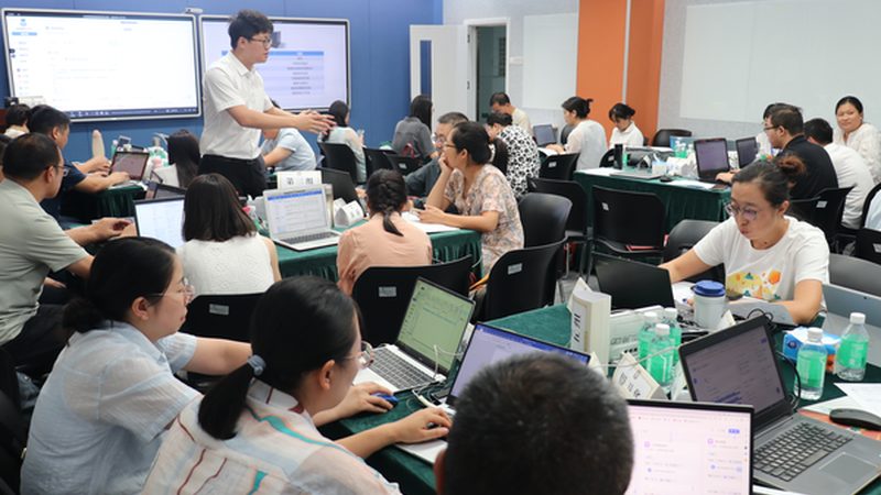 建造师是建筑行业的重要职业资格，要想参加建造师培训，首先需要满足以下基本条件：