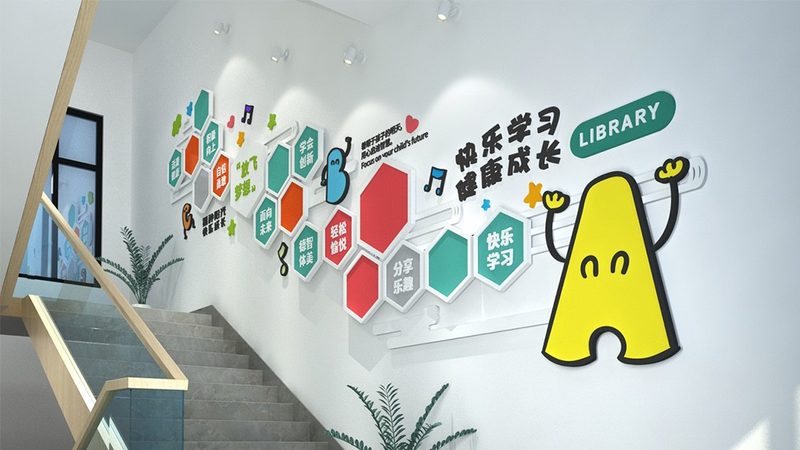 在选择成人高考辅导班时，可以从以下几个方面来参考价格：